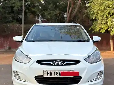 Second Hand हुंडई वरना फ़्लूइडिक 1.6 crdi in पंचकुला