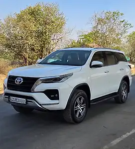 2024 टोयोटा फ़ॉर्च्यूनर 4x2 2WD Diesel 2.8L Turbo Automatic 1