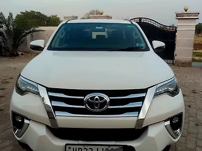 2017 Toyota Fortuner 2.8 4x4 MT [2016-2020] 1