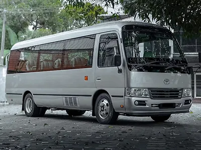 2013 Toyota Commuter Luxury Van 1