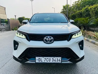 Second Hand Toyota Fortuner 2.8 4X4 AT in Delhi