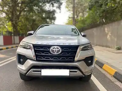 Second Hand टोयोटा फ़ॉर्च्यूनर 4x2 2WD Diesel 2.8L Turbo Automatic in दिल्ली