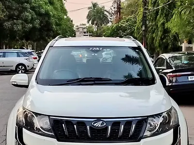 2017 Mahindra XUV500 W10 1 2017 Mahindra XUV500 W10 1
