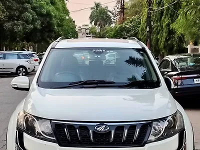 2017 Mahindra XUV500 W10 1