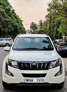 2017 Mahindra XUV500 W10 1 2017 Mahindra XUV500 W10 1