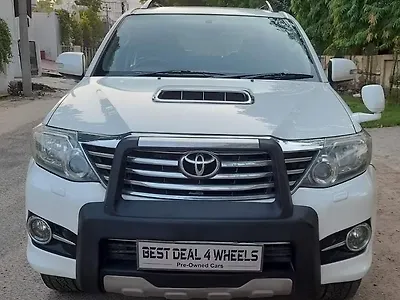 2015 टोयोटा फ़ॉर्च्यूनर 3.0 4x4 ऑटोमैटिक 1 2015 टोयोटा फ़ॉर्च्यूनर 3.0 4x4 ऑटोमैटिक 1