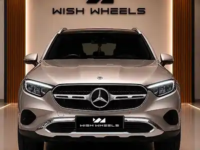 Second Hand मर्सिडीज़ बेंज़ GLC 300 4मैटिक in मुंबई
