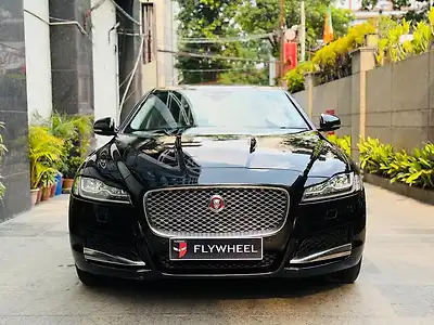 2020 जैगुवार एक्सएफ़ 2.0 प्रेस्टीज पेट्रोल 1
