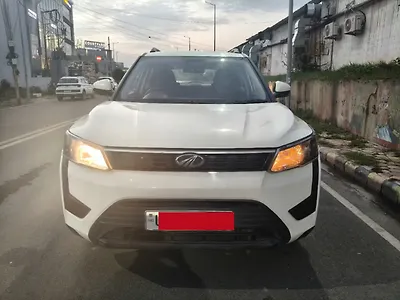 2020 महिंद्रा XUV300 w4 1.5 डीज़ल [2020] 1