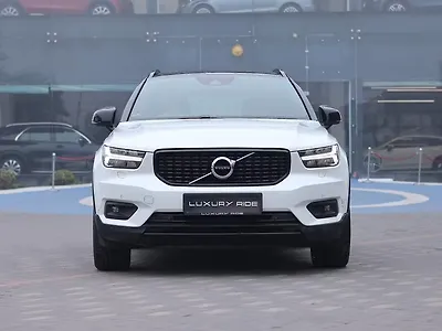2020 Volvo XC40 T4 R-Design 1