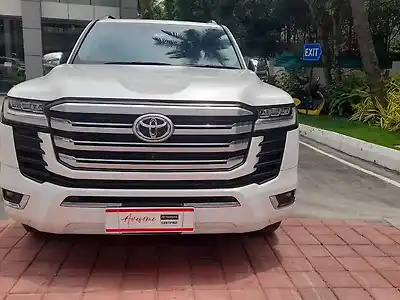 Second Hand टोयोटा लैंड क्रूज़र ZX Diesel [2022] in बैंगलोर