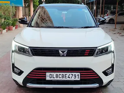 2022 Mahindra XUV300 W8(O) 1.2 Petrol Dual Tone 1