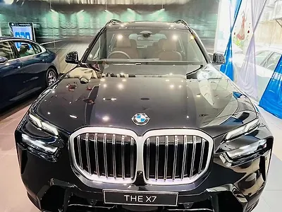 2025 BMW X7 xDrive40i M Sport 1