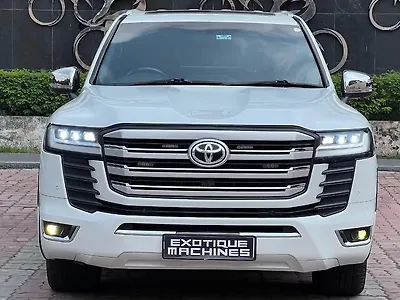 Second Hand Toyota Land Cruiser LC 200 VX in Lucknow