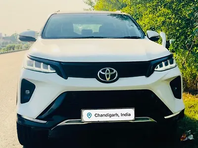 2016 Toyota Fortuner 2.8 4x4 AT [2016-2020] 1