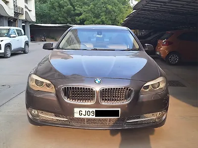 2013 BMW 5-Series 520d Sedan 1