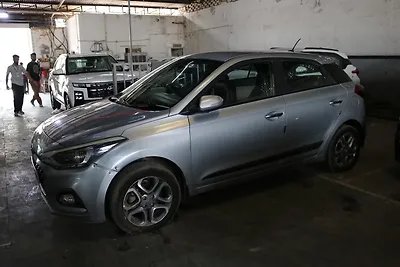 2018 Hyundai Elite i20 Asta 1.2 (O) 1 2018 Hyundai Elite i20 Asta 1.2 (O) 1