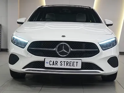 2025 Mercedes-Benz A-Class Limousine 200 1