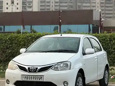 2012 टोयोटा इटियोस लीवा जी 1