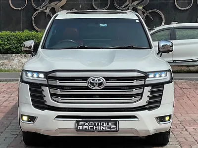 Second Hand Toyota Land Cruiser LC 200 VX in Lucknow
