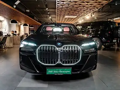 Second Hand बीएमडब्ल्यू i7 edrive50 M स्पोर्ट in दिल्ली