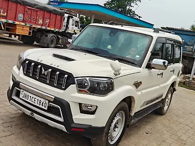 2016 Mahindra Scorpio S10 1