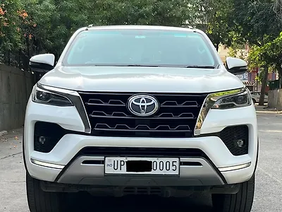 Second Hand Toyota Fortuner 4x2 2WD Diesel 2.8L Turbo 6 Speed Manual in Delhi