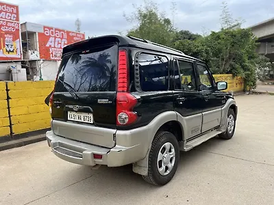 2011 Mahindra Scorpio SLE BS-IV