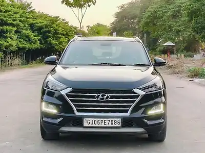 Second Hand हुंडई ट्यूसॉन   gls 4wd डीज़ल ऑटोमैटिक in वडोदरा