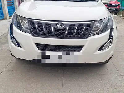 2017 Mahindra XUV500 W9 [2018-2020] 1