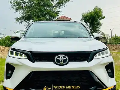 Second Hand टोयोटा फ़ॉर्च्यूनर 2.8 4x4 ऑटोमैटिक in मेहसाना