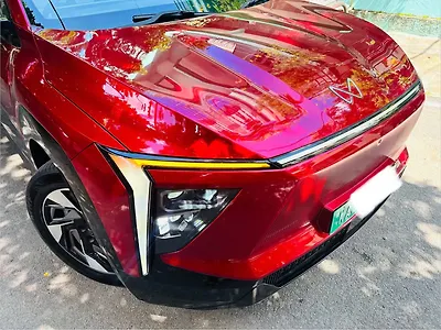 2025 Mahindra XEV 9e Pack Three 79.0 kWh 11.2kW Charger