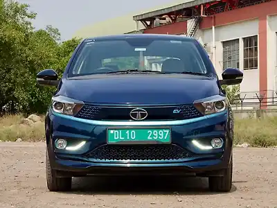 Second Hand टाटा टिगोर ईवी XZ Plus LUX 26.0 kWh in दिल्ली