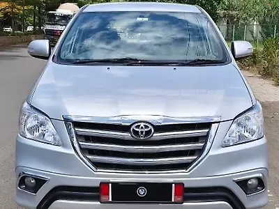 2013 Toyota Innova 2.5 VX 8 STR BS-III 1