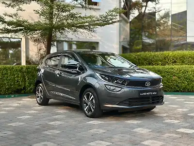 2023 Tata Altroz XZ Petrol 1