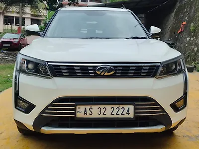 2020 Mahindra XUV300 W8 1.5 Diesel [2020] 1