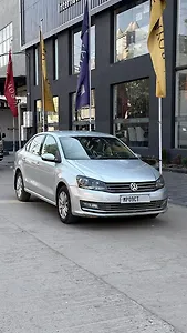 2016 Volkswagen Vento Highline 1.6 (P) 1 2016 Volkswagen Vento Highline 1.6 (P) 1