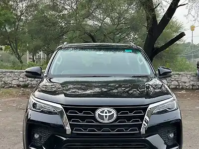 2024 टोयोटा फ़ॉर्च्यूनर  4x4 एटी 2.8 डीज़ल 1