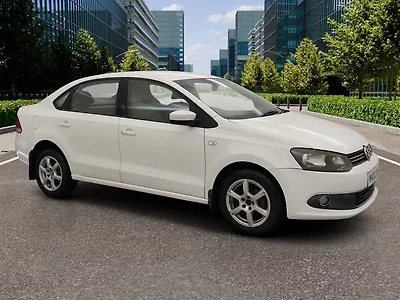 2013 Volkswagen Vento Highline Diesel 1