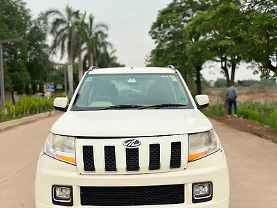 2018 Mahindra TUV300 T8 1