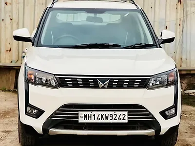 2023 Mahindra XUV300 W4 1.2 Petrol 1