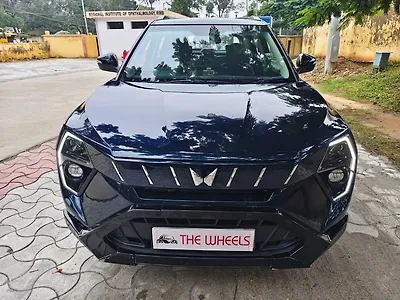 2025 Mahindra XUV 3XO AX7L Petrol 1.2L Turbo Manual Dual Tone 1