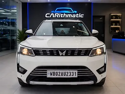 2023 Mahindra XUV300 W8 (O) 1.2 Petrol AMT 1 2023 Mahindra XUV300 W8 (O) 1.2 Petrol AMT 1