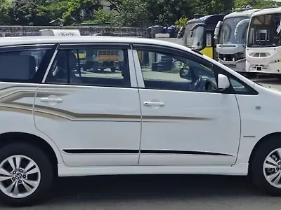 2015 Toyota Innova 2.5 GX BS IV 7 STR