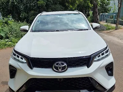 2017 Toyota Fortuner 2.8 4x2 MT [2016-2020] 1