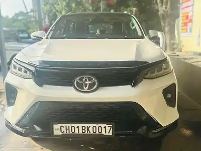 2017 टोयोटा फ़ॉर्च्यूनर 3.0 4x4 ऑटोमैटिक 1