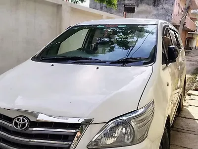 2014 Toyota Innova 2.5 G 7 STR BS-III 1