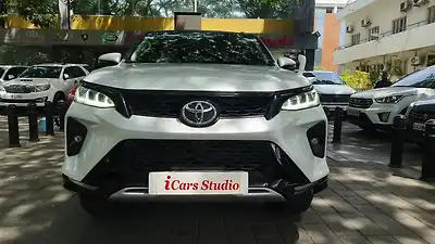 2023 Toyota Fortuner 4X2 2WD Diesel Turbo Automatic Dual Tone 1
