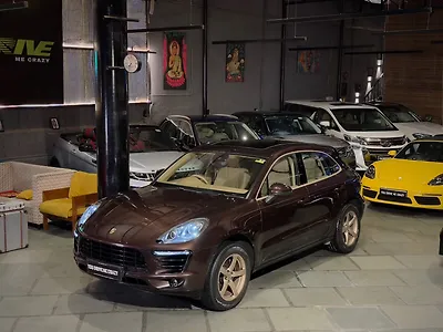 Second Hand Porsche Macan R4 in Delhi