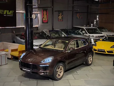 Second Hand Porsche Macan R4 in Delhi Second Hand Porsche Macan R4 in Delhi